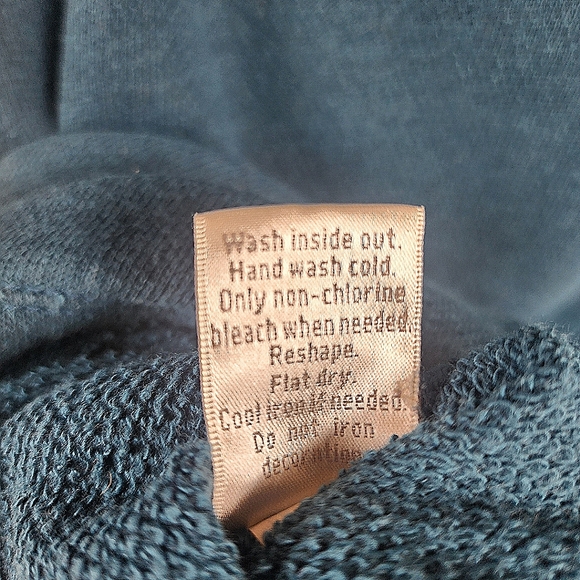 Disney by Lauren Conrad M Coquette Blue Sequin Floral Apple Hummingbird Top - Picture 7 of 7